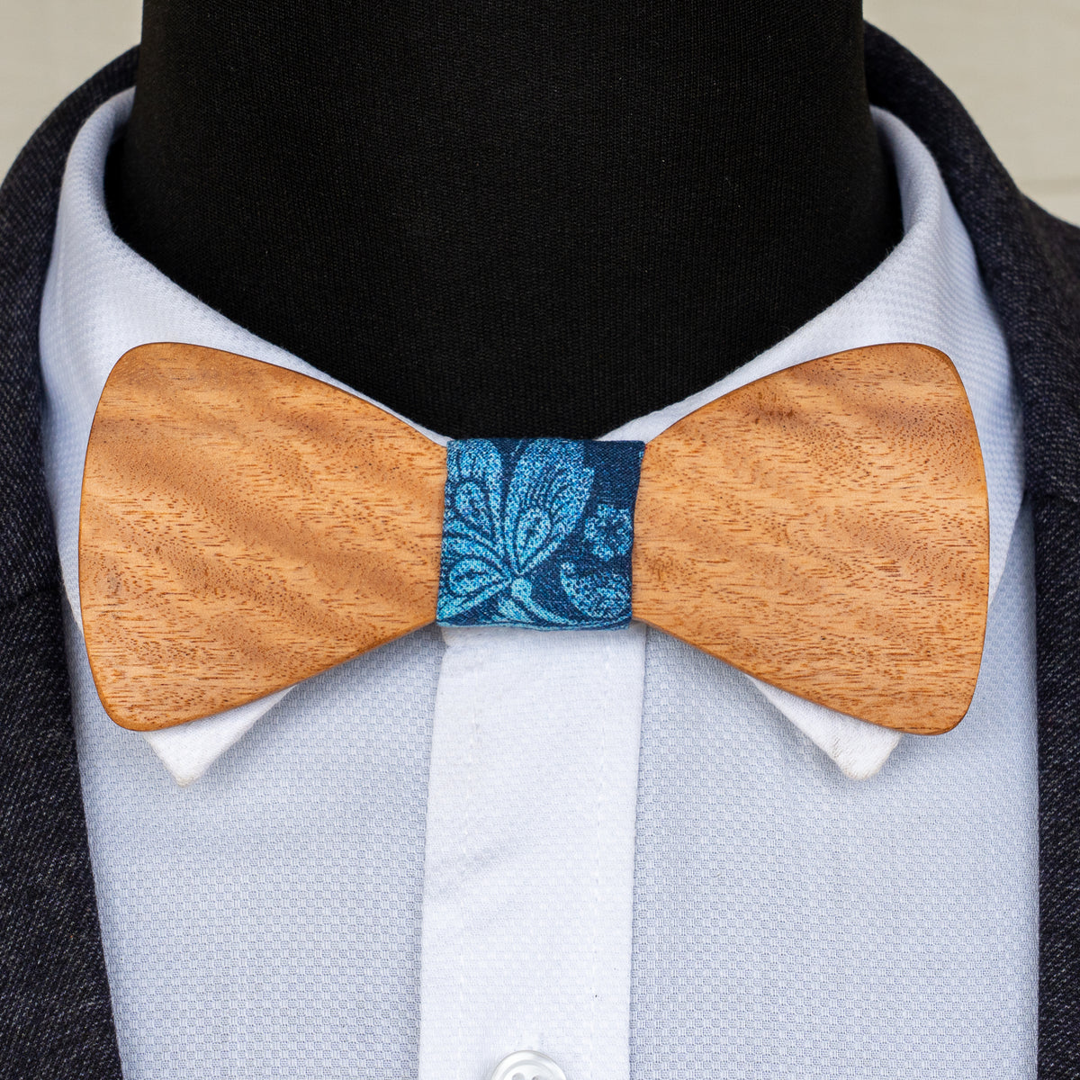 Stringybark magnetic wooden bowtie with blue paisley centre - view 1