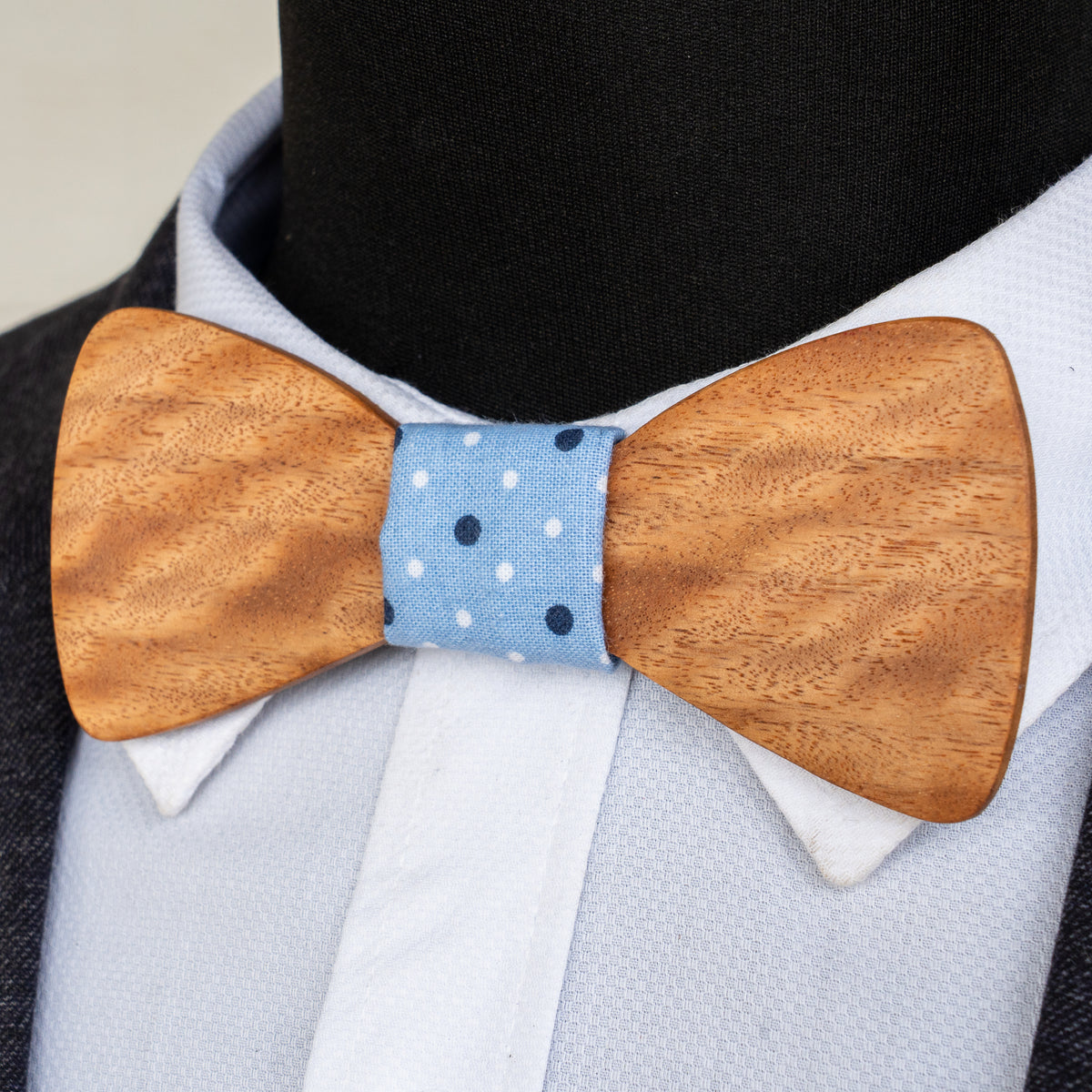 Stringybark magnetic wooden bowtie with blue polka dots centre - view 1