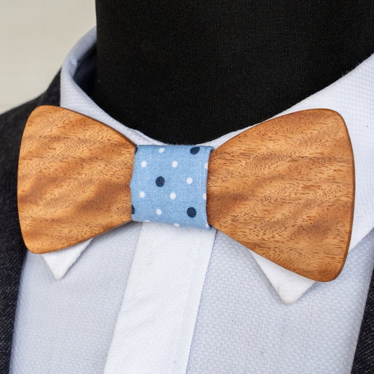Stringybark magnetic wooden bowtie with blue polka dots centre - view 1