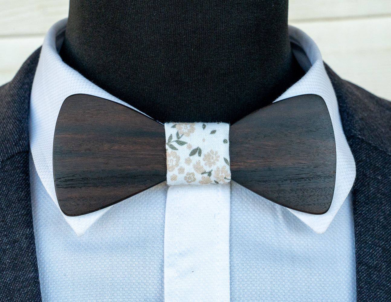 Ancient Redgum Bowtie - 4000yr old White