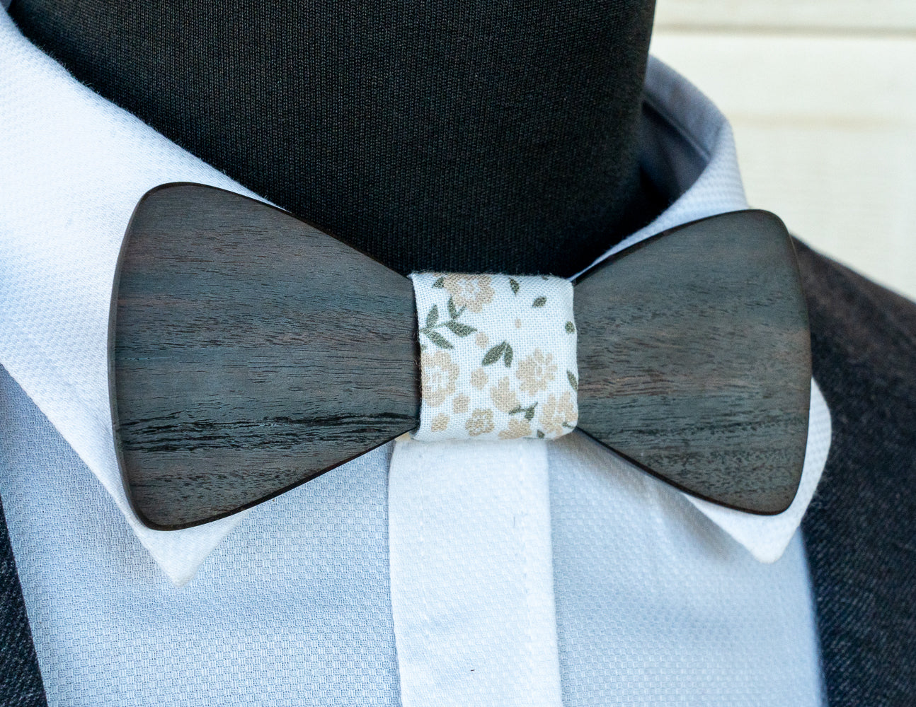 Ancient Redgum Bowtie - 4000yr old White