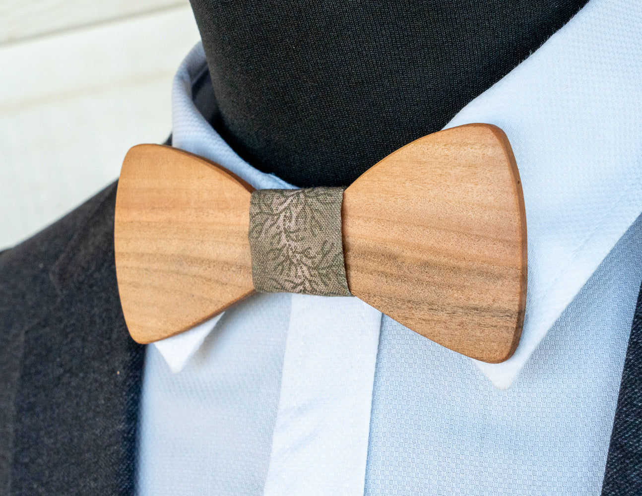 Handmade Tasmanian Myrtle Bowtie