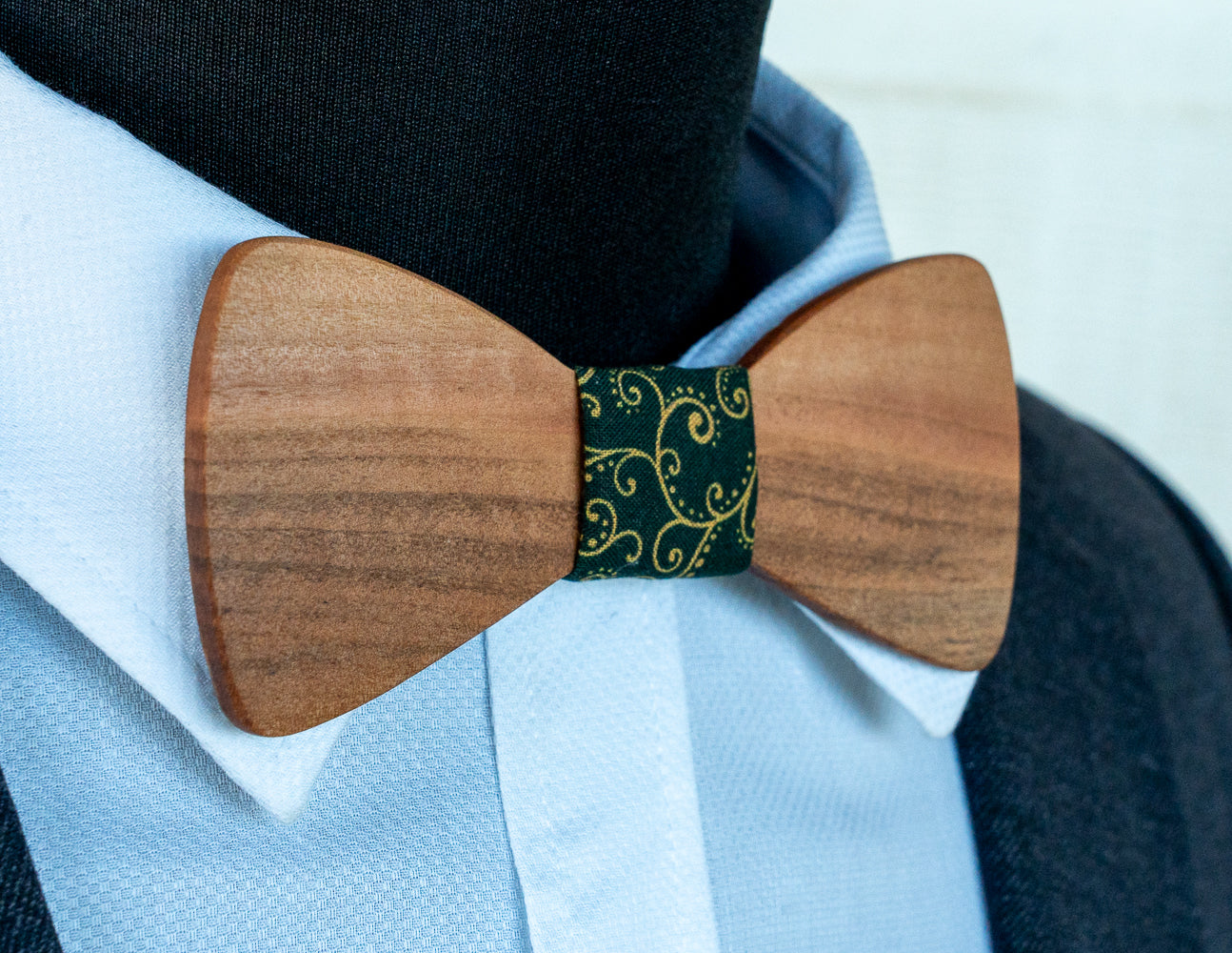 Handmade Tasmanian Myrtle Bowtie