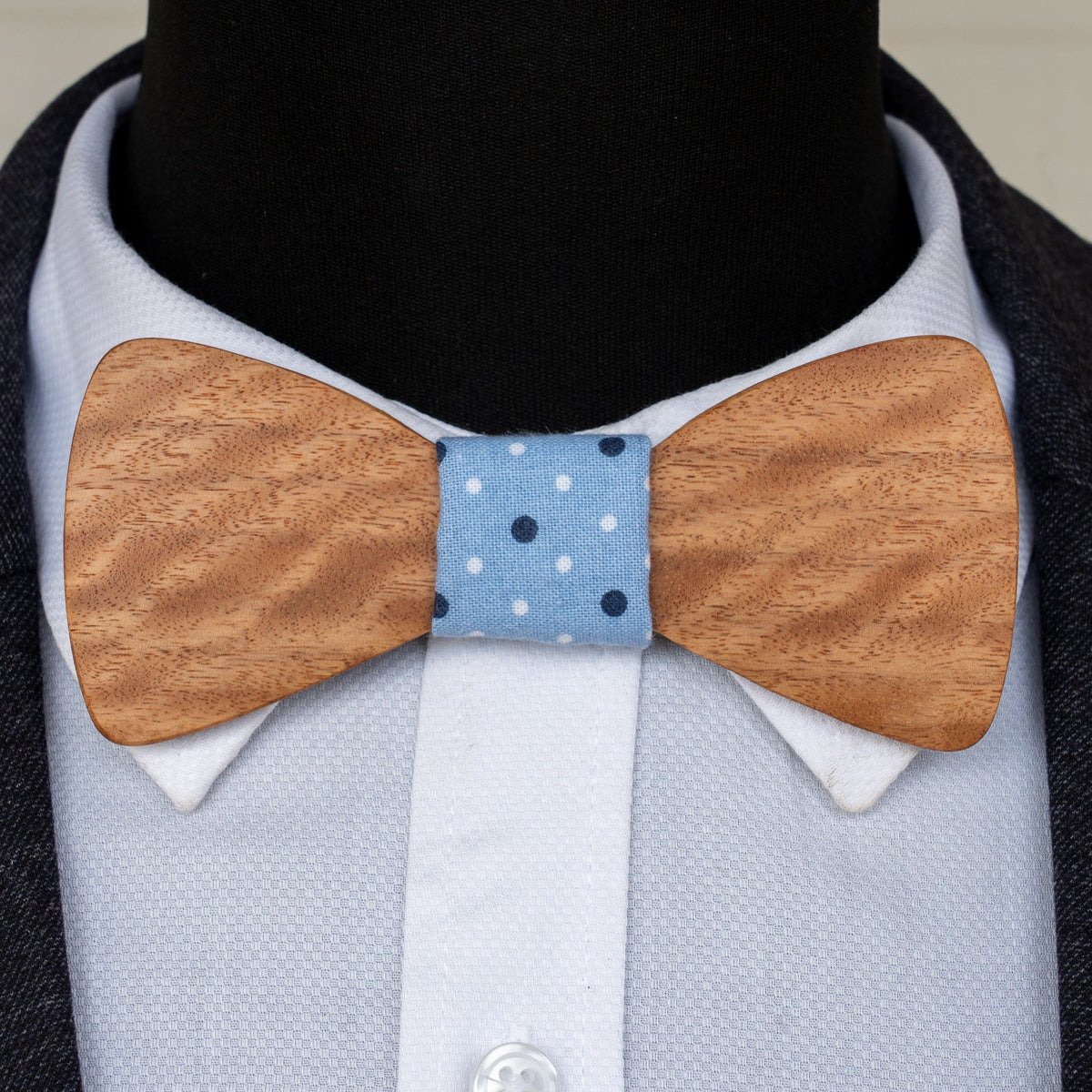 Stringybark magnetic wooden bowtie with blue polka dot centre, second view